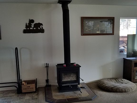 4th image of 400 Woodridge Ct