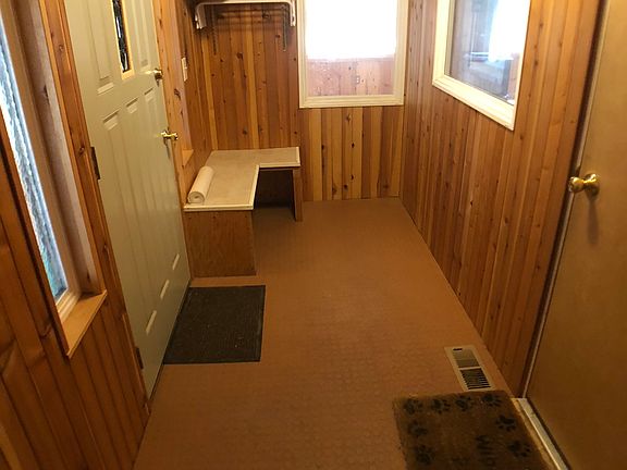 Enclosed foyer