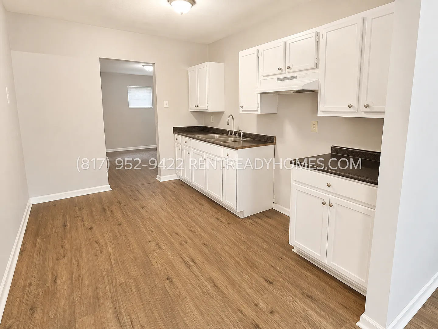 1420 Rayfield Dr — Photo 2