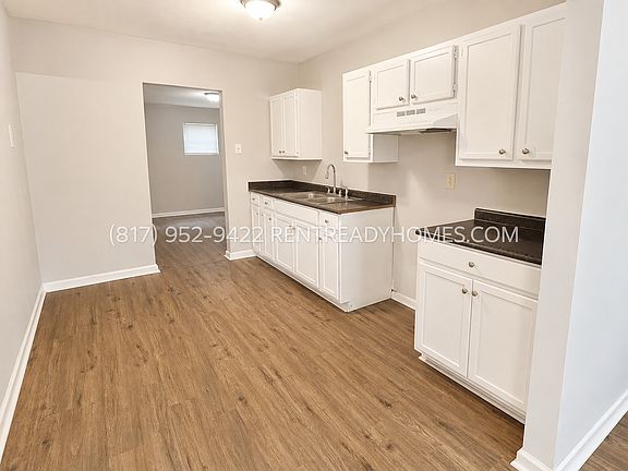 2nd image of 1420 Rayfield Dr