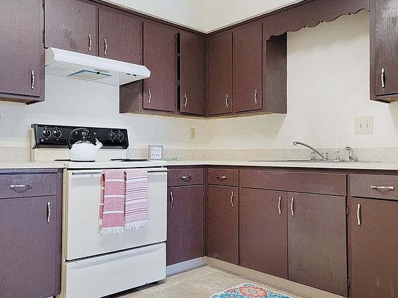 5th image of 904 Thomas Ave NE #17