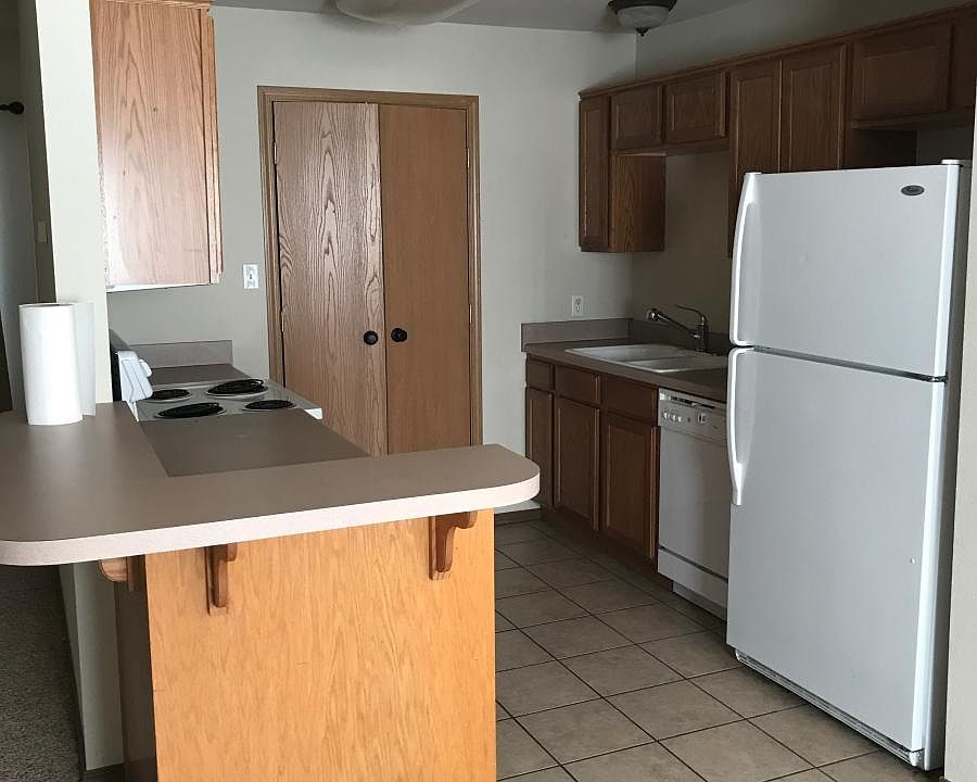 2nd image of 5611 Elmwood Pl