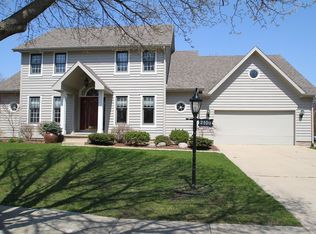 2109 Shadowood Ct, Valparaiso, IN 46383
