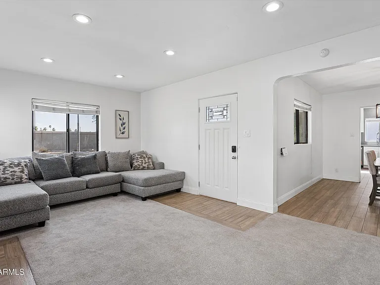 926 W Moreland St — Photo 5