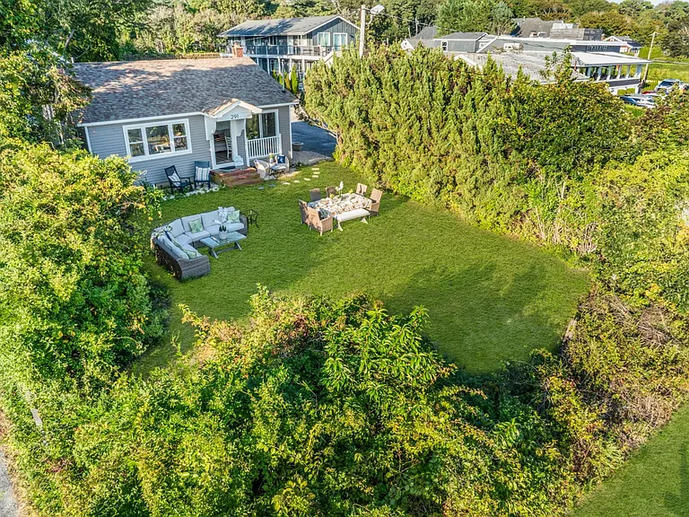 291 E Montauk Hwy #A — Photo 5