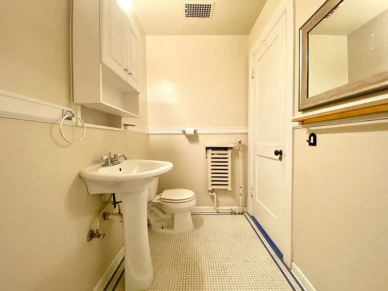 1522 E Olive Way — Photo 24