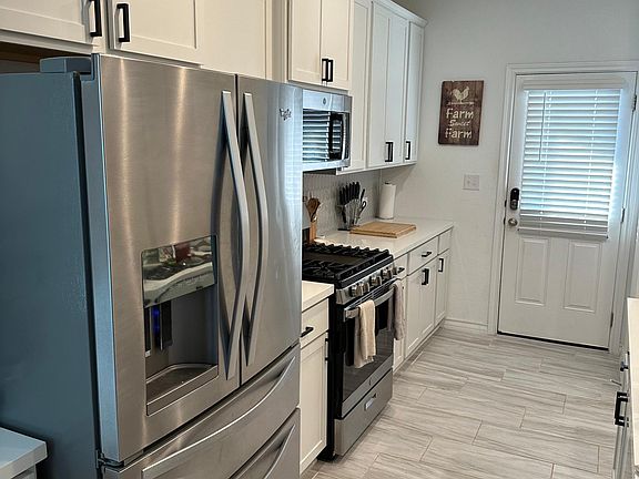 5th image of 105 Sandra Ann Way