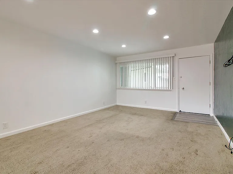 3586 Payne Ave #10 — Photo 14