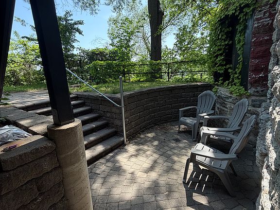 2nd image of 105 Wilkin St #1
