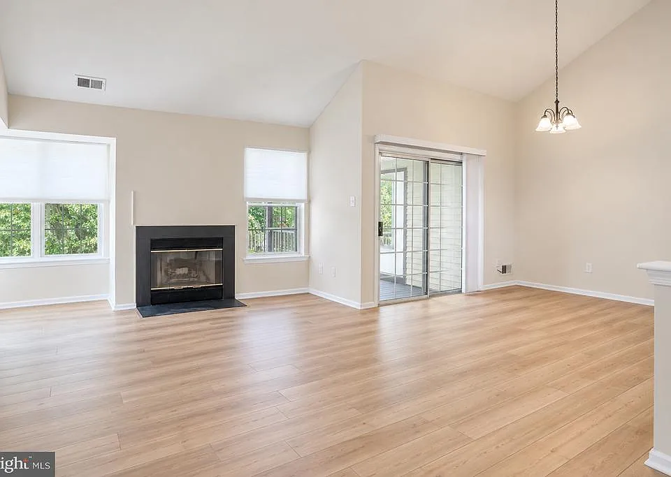 382 Andover Pl