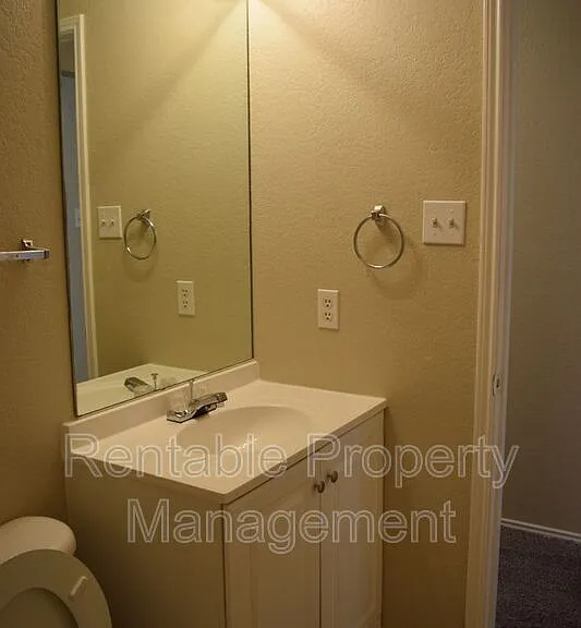 8028 Doreen Ave — Photo 10
