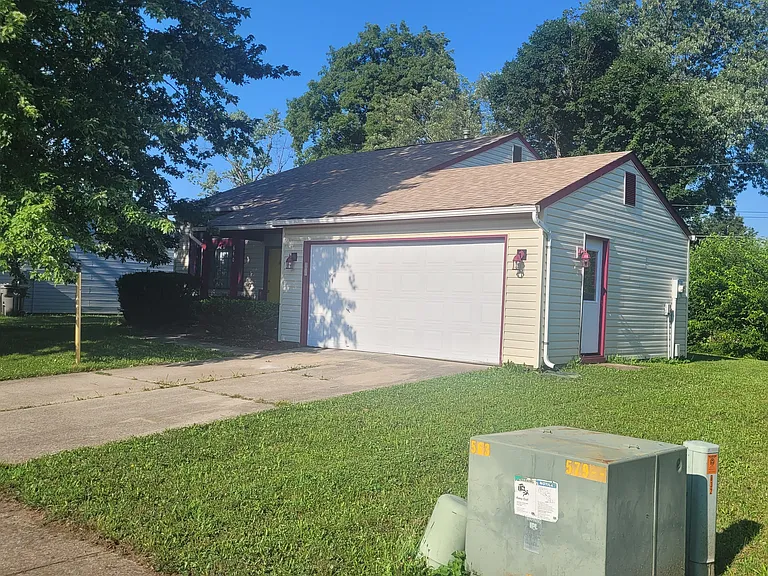 640 Woods Crossing Dr — Photo 2