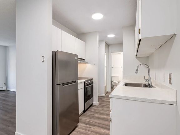 5th image of 115 25th Ave SW #403
