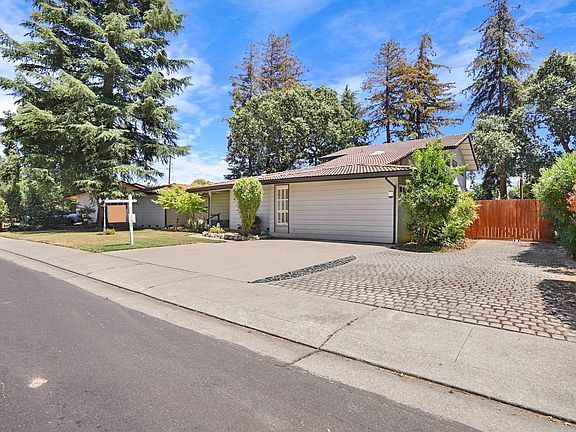 5th image of 7726 Park Woods Dr