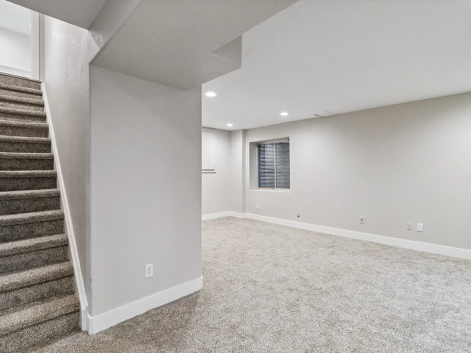 5357 East Hamilton Avenue - - — Photo 3