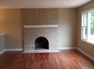 8 Pembrook Cir, Bloomington, IL