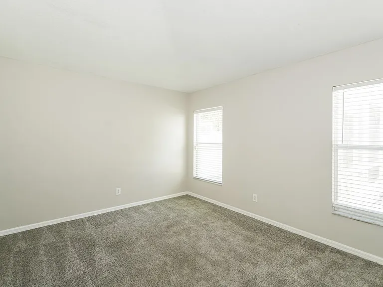 633 Straw Lake Dr — Photo 13