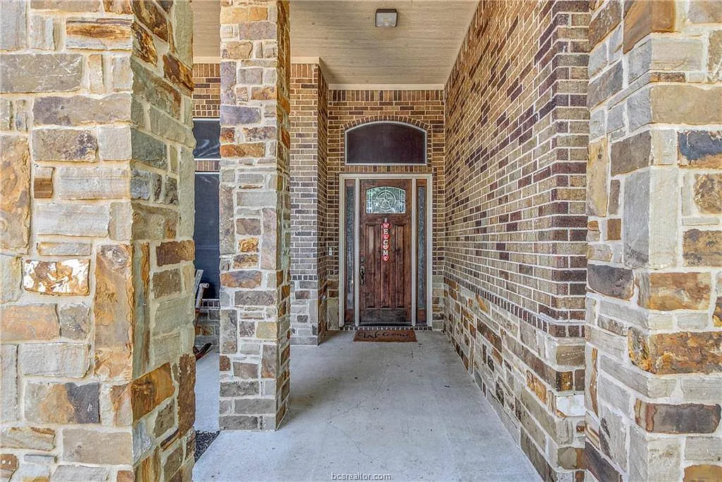 4 bed, 2510 sqft, $3,650 — Photo 3