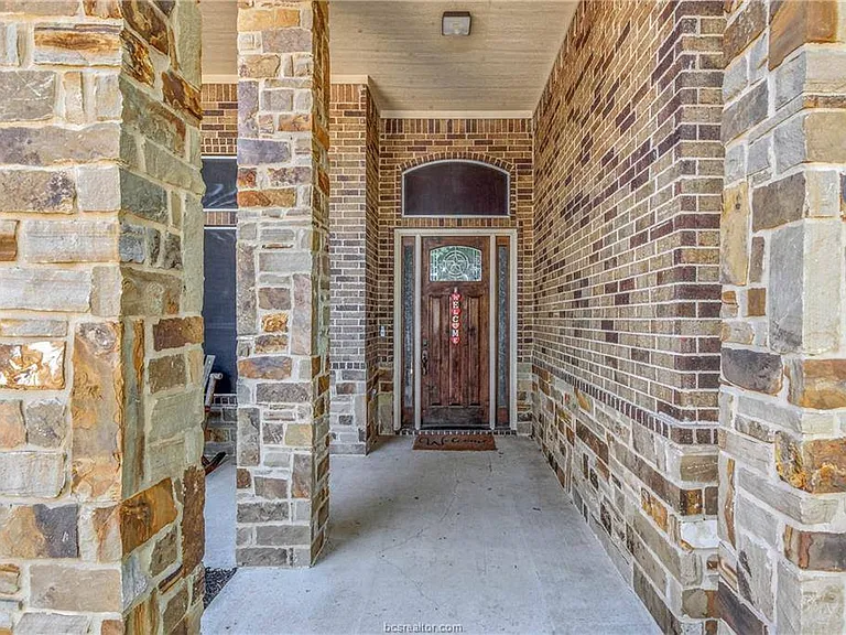 15701 Timber Creek Ln — Photo 3