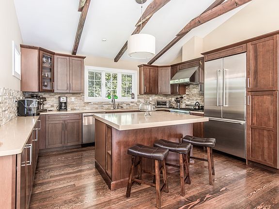 2nd image of 15 Dogwood Ln