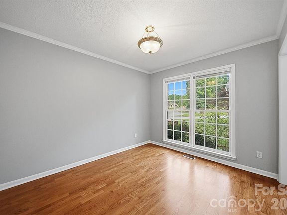 3rd image of 1737 9th Street Pl SE