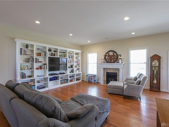 5th image of 1535 Vicki Ln