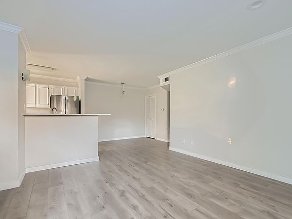 3rd image of 4500 E Oltorf St #206