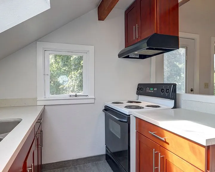 824 NE Ravenna Blvd — Photo 6