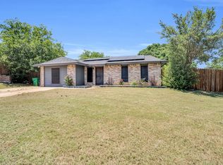 5440 Parkview Dr, Haltom City, TX 76148