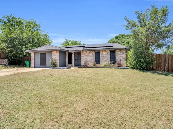 5440 Parkview Dr, Haltom City, TX 76148