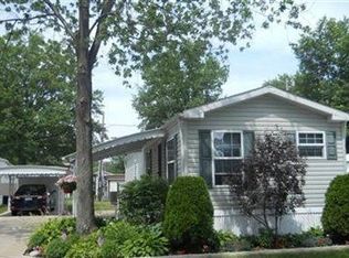 6 Elm Dr, Olmsted Falls, OH 44138