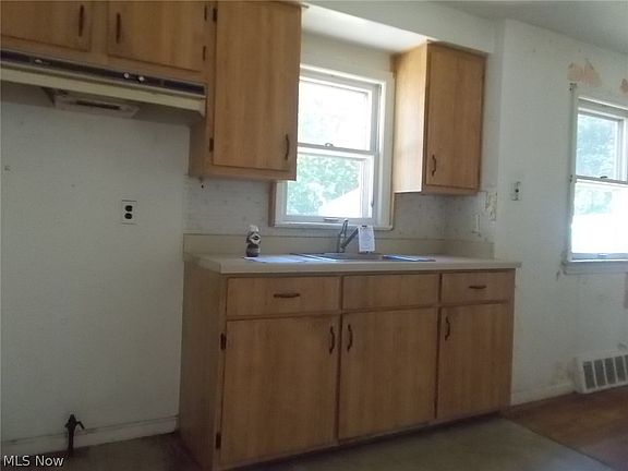 4th image of 13905 Cranwood Park Blvd
