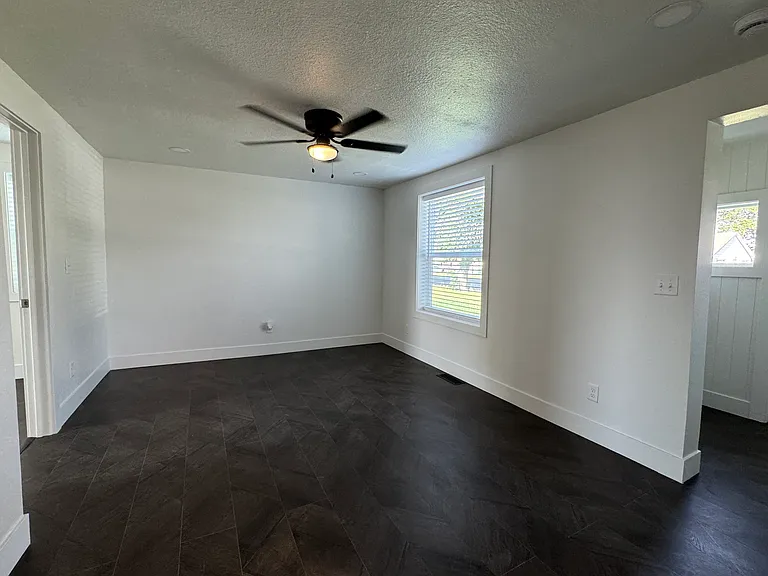 109 Archer St — Photo 4