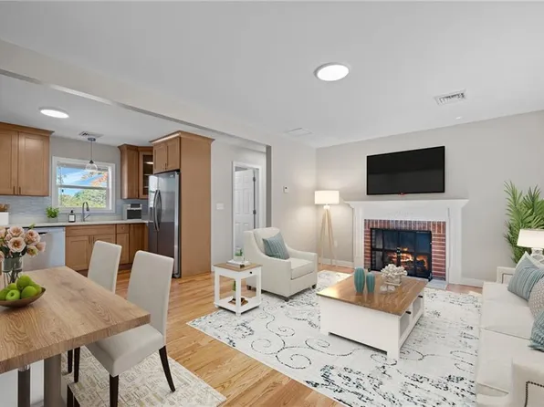 20 Maple Ct, Ashaway, RI 02804