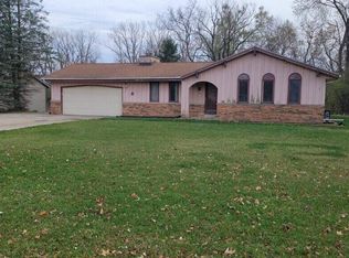 505 Fox Knoll Dr, Waterford, WI