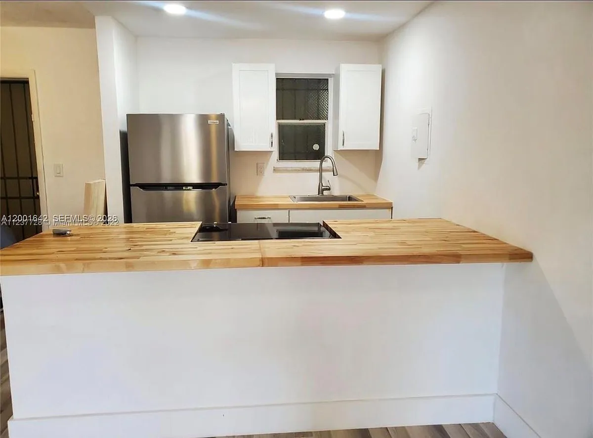 Building Photo - 3181 SW 13th St #108