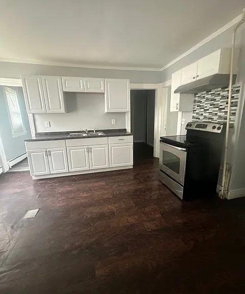 314-316 Capen St #2 — Photo 8