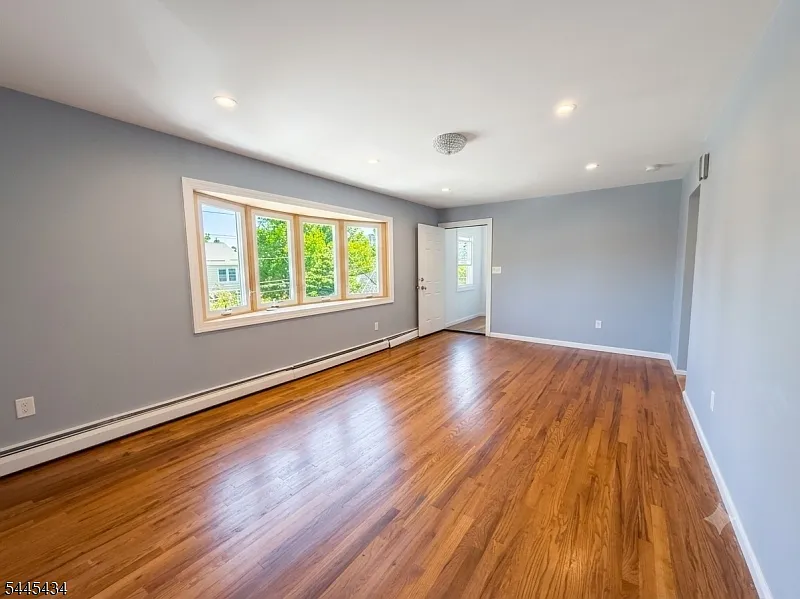 3 bed, 1.0 bath, $2,750 — Photo 4
