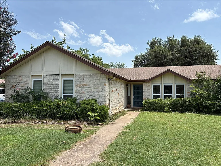 1404 Cedar Park Dr — Photo 2