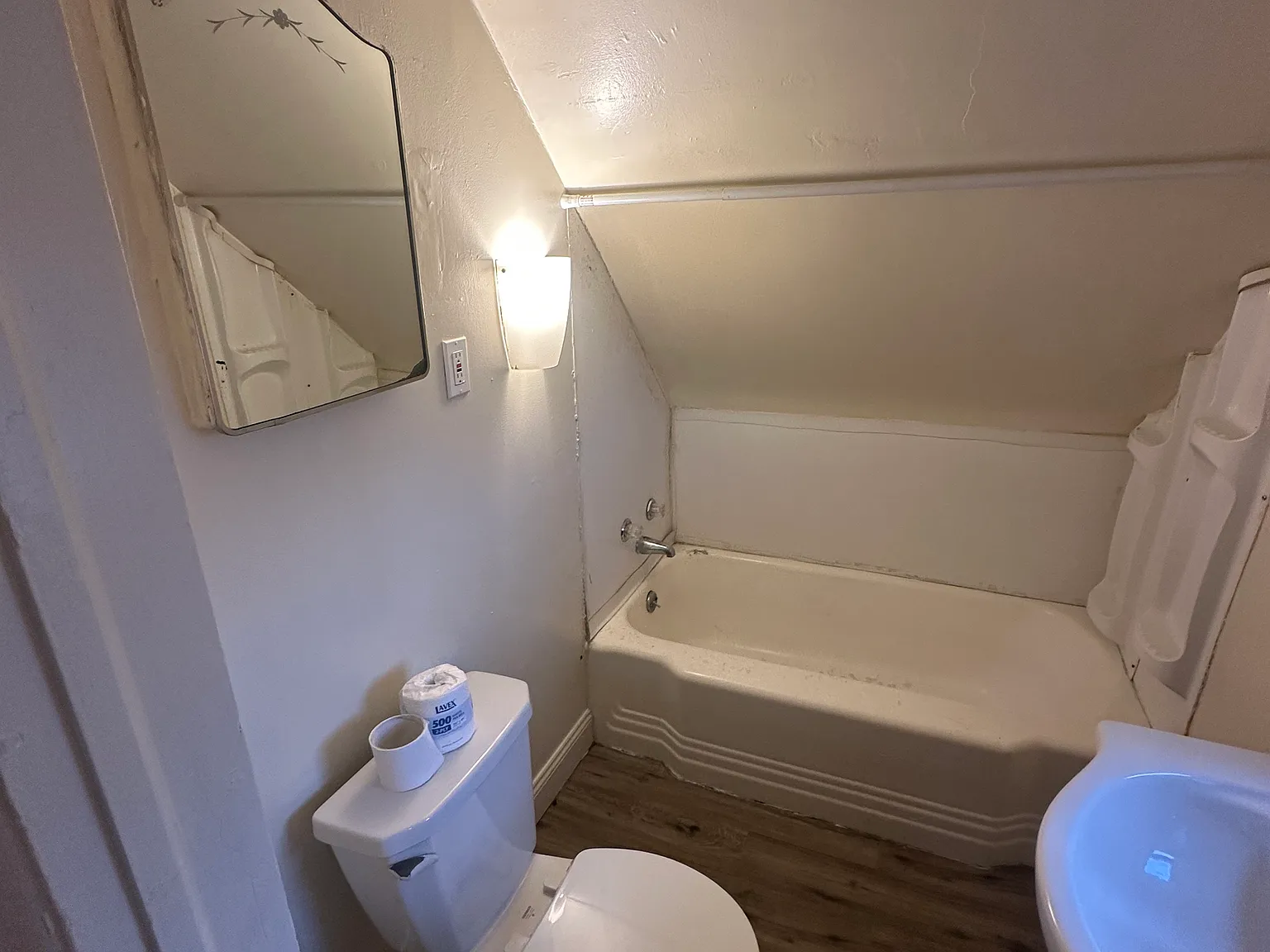 1 bed, 600 sqft, $1,000 — Photo 3