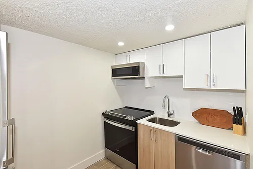 160 Dowling Ave #101 Photo 1