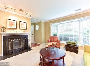 6052A Essex House Sq, Alexandria, VA 22310