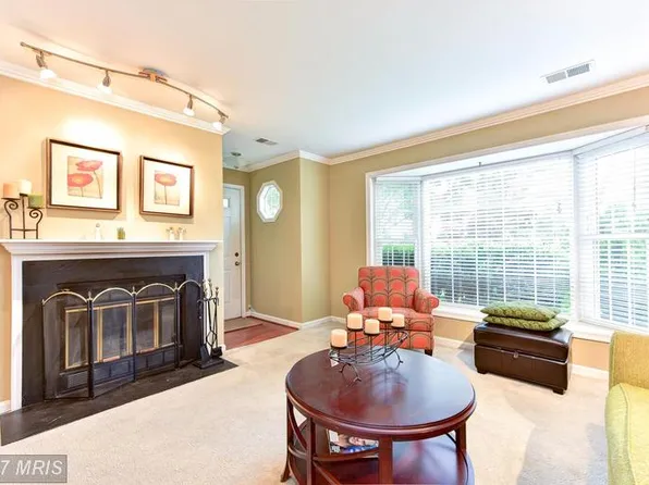 6052A Essex House Sq, Alexandria, VA 22310