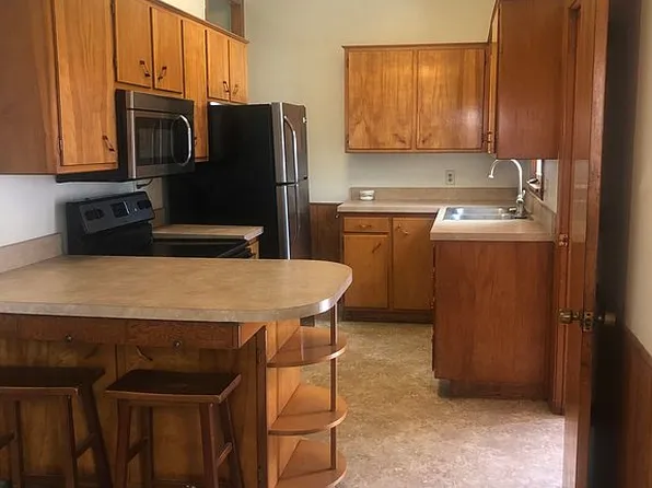 7024 Douglas St, Lincoln, NE 68507