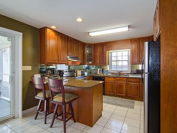 5th image of 1540 Thornhill Dr
