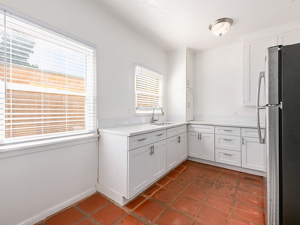 1st image of 1848 N Mariposa Ave #A
