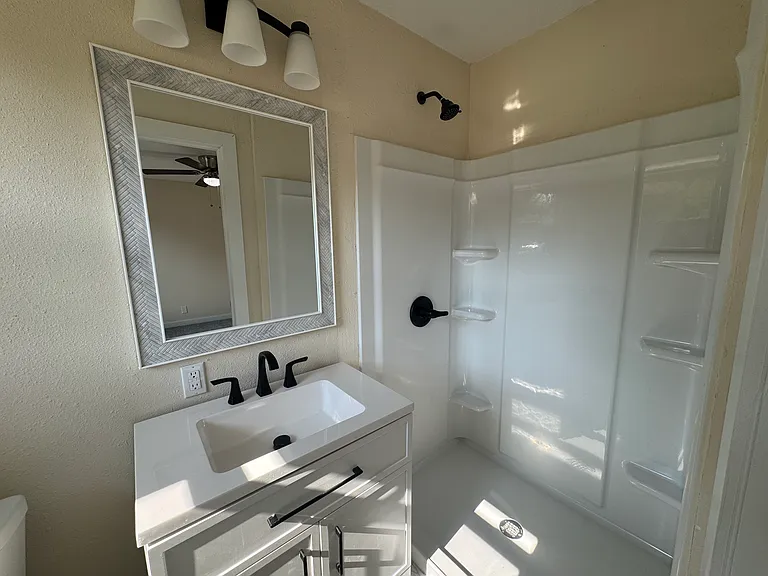 203 Debbie Ln — Photo 7