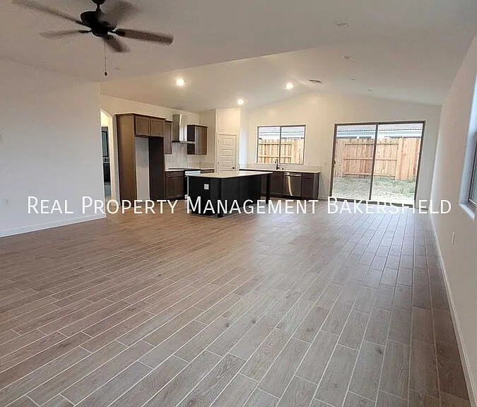 7526 Passionfruit Dr — Photo 3