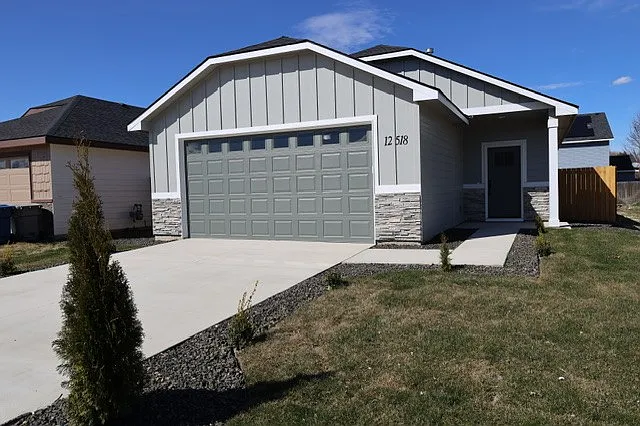 12518 Ochoco St — Photo 1
