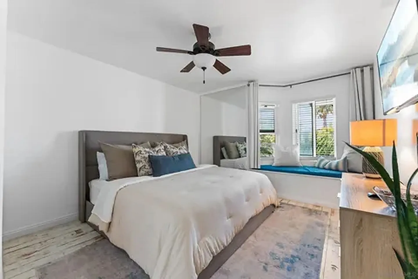 2 bed, 1093 sqft, $6,500 — Photo 3